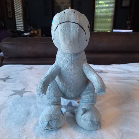 Jurassic World Blue Velociraptor Plush 12” Stuffed Animal Universal Studios Park - Picture 2 of 12